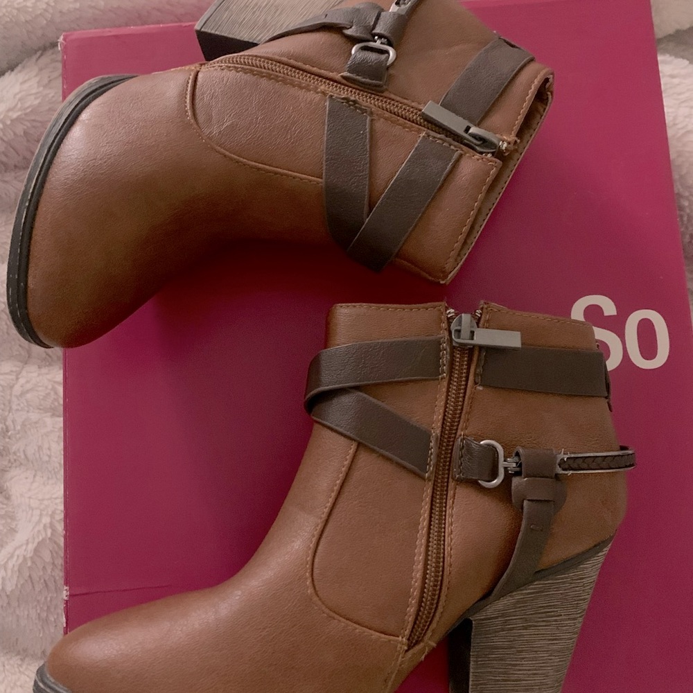 Women’s Brown Side Zip Booties Size 7